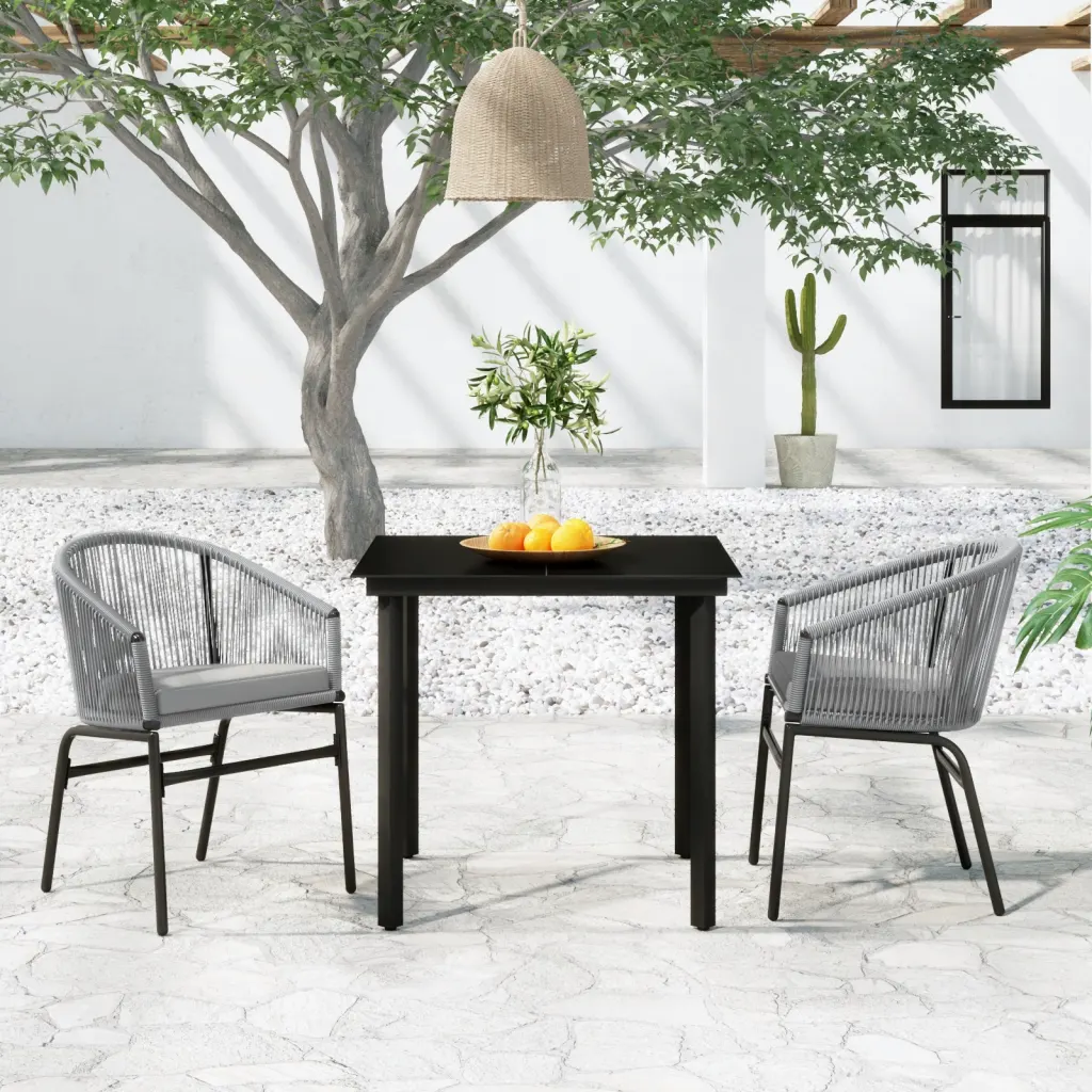 3-osaline aiamööbli komplekt klaasplaadiga lauaga, must laud 80 x 80 cm ja hallid PVC-rotangist toolid istmepatjadega
