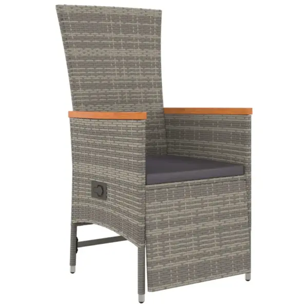 5-osaline aiamööbli komplekt reguleeritavate aiatoolide ja patjadega, hall polürotang, akaatsiapuidust lauaplaadiga laud 90 x 90 cm – 5