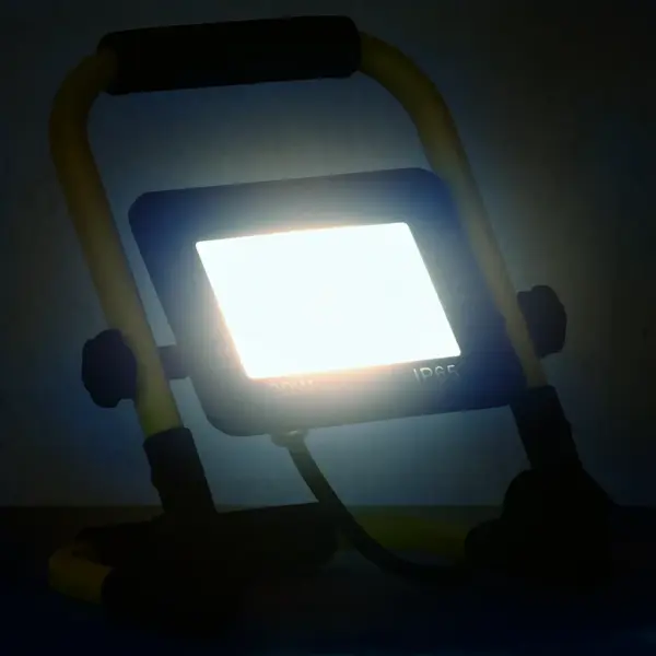 Käepidemega LED-prožektor, 30 W, külm valge, must-kollane, 21 x 16 x 26 cm – 2