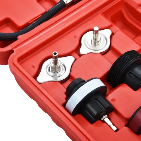 14-osaline universaalne radiaatorirõhu testrikomplekt jahutussüsteemile, 0–2,5 baari, punases kohvris – 5