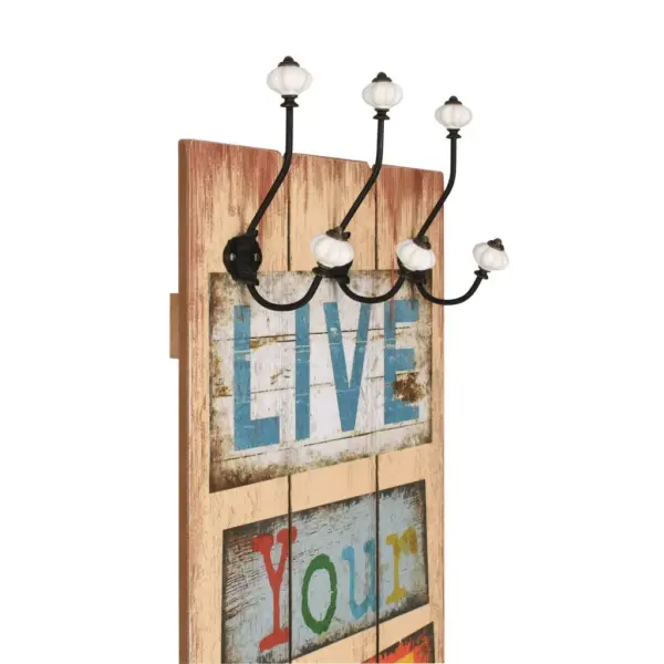 Seinale kinnitatav riidenagi 6 konksuga, mitmevärviline MDF ja metall, 40 x 120 cm, tekstiga Live your life in the moment – 3