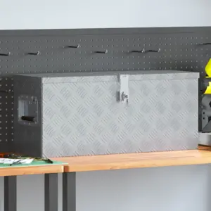 Alumiiniumist lukustatav hoiukast kahe käepidemega, 76,5 x 26,5 x 33 cm, hõbedane