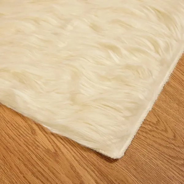 Kunstlambanahkne kõrge karvaga vaip Tafalla, kreem, 80 x 150 cm, polüester – 7