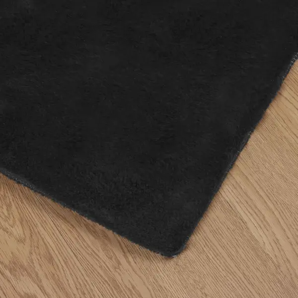 Libisemiskindel kunstkarusnahast vaip Olite, must, 80 x 200 cm – 7