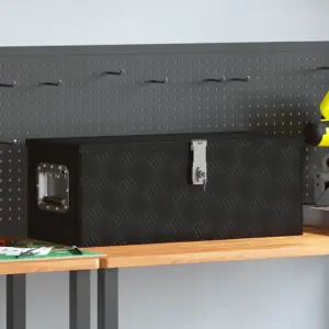 Must lukustatav alumiiniumist hoiukast tööriistadele, 70 x 31 x 27 cm