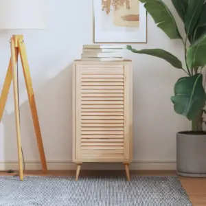 Võrega männipuidust kapiuks 69 x 39,4 cm