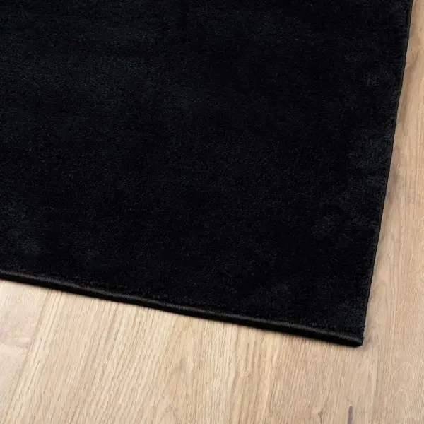 Lühikese karvaga vaip OVIEDO, must, 160 x 230 cm – 4