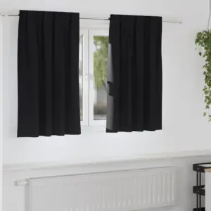 Pimendavad kardinad rõngastega, 2 tk, must polüester, 140 x 140 cm