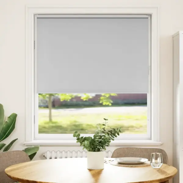 Pimendav ruloo helehall, 115 x 130 cm, kanga laius 110,7 cm, ketiga – 2