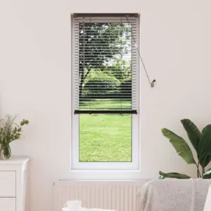 Reguleeritav PVC Veneetsia ruloo, tumepruun mustriga, 150 x 50 cm