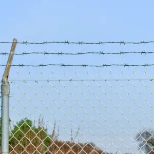 Roheline okastraat aia turvamiseks, pulbervärvitud metall, rull 100 m, traadi diameeter 2,1 mm