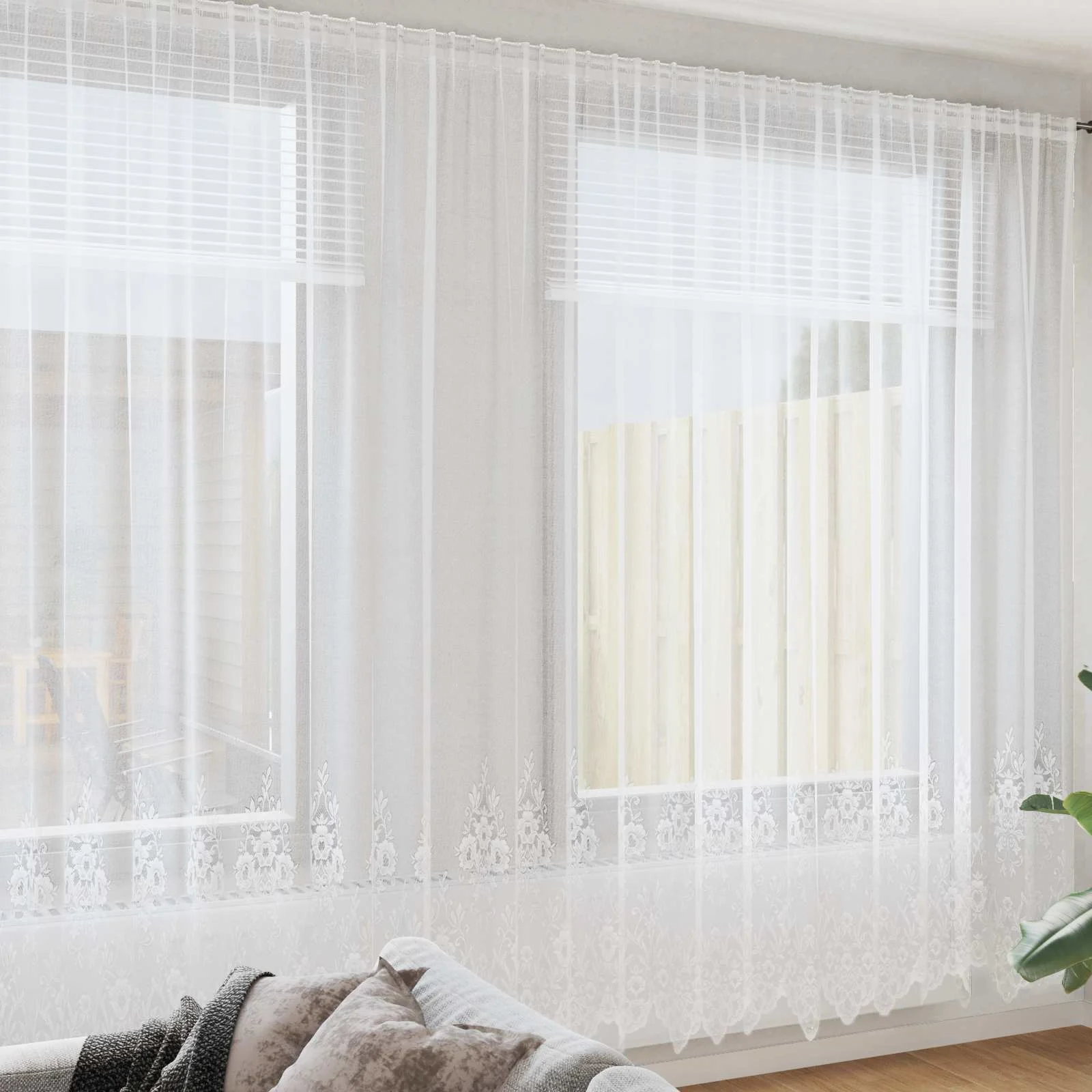 Valge pitskardin lillemustriga, 300 x 900 cm, polüester