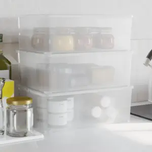 Läbipaistvad plastist hoiukastid ventilatsiooniavade ja lukustusklambritega, virnastatavad, 10 l, 3 tk, 37 x 26 x 13 cm
