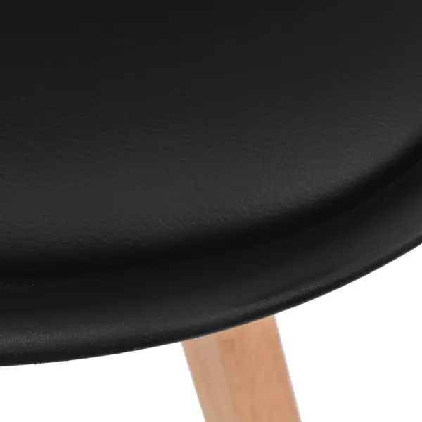 Mustad plastist söögitoolid kunstnahast istmepatjaga, täispuidust jalgadega, 4 tk – 5